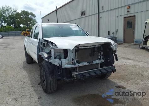2021 Toyota Tacoma Sr5 V6 z USA, uszkodzony, nr VIN 3TYSZ5AN3MT049514